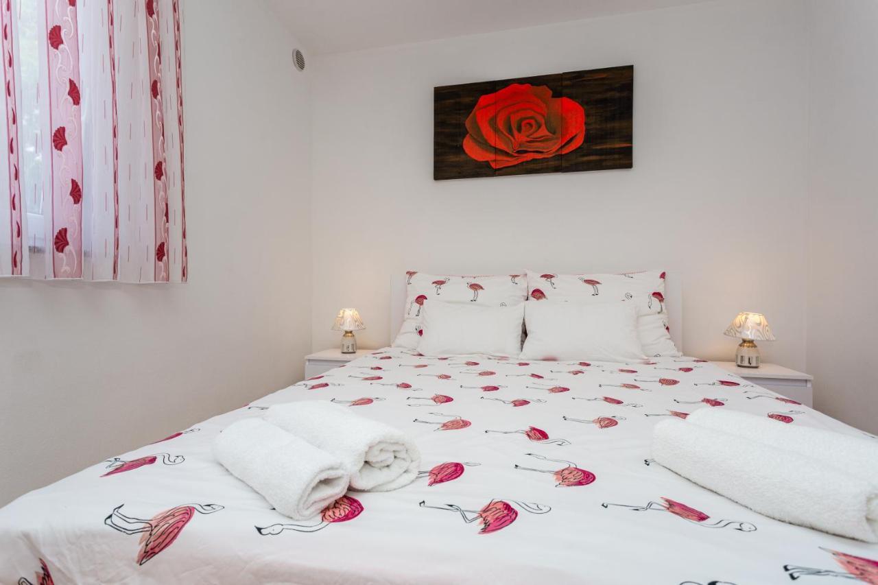 Apartment With A Private Swimming Pool, Garden & Bbq Gostinjac Exterior foto